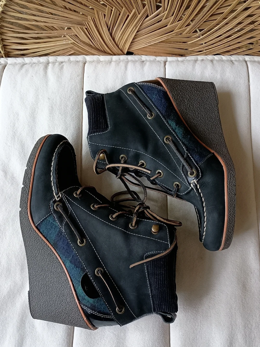Sperry Top-Sider Bailey wedge ankle boots featuring a black leather upper_7.5